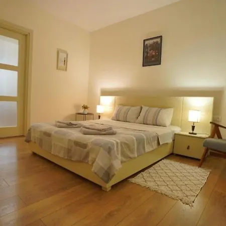 Cozy Apartment Near Holiday Inn Tbilisi Exterior photo